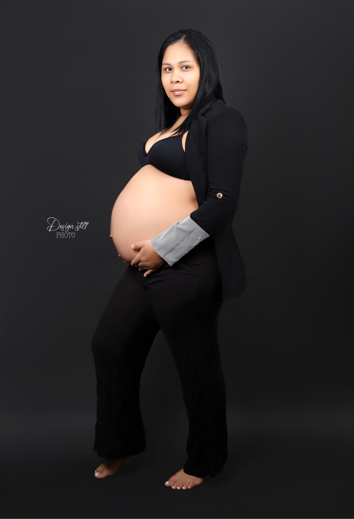 Maternity portrait of a pregnant woman in a black blazer